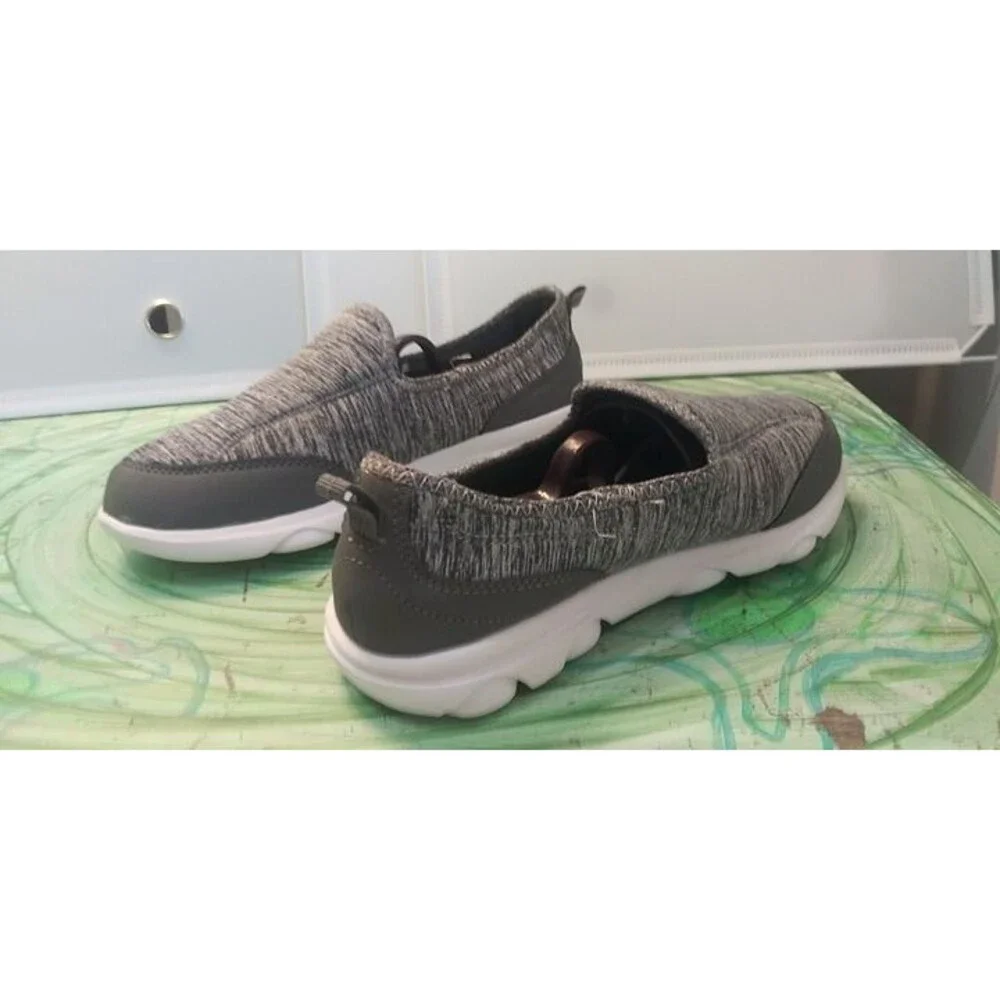 Crane grey and white women's size 8